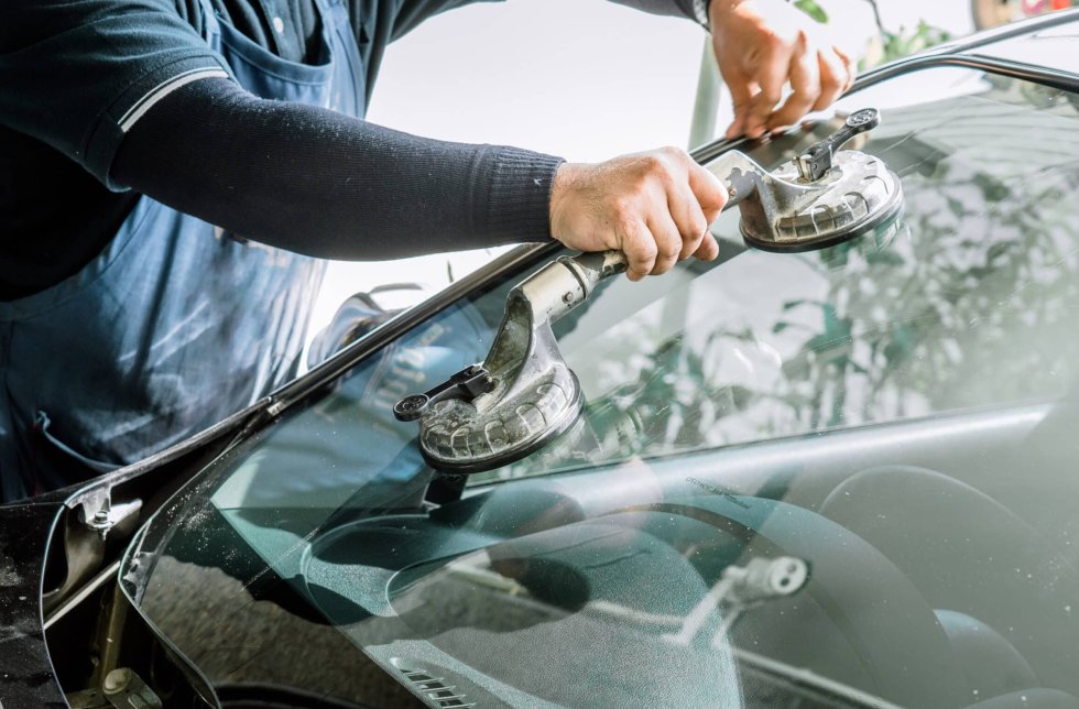 Hogyan biztosítsuk az autóüvegünk épségét?