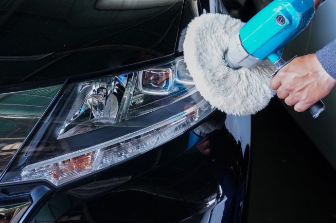 Hogyan határozzuk meg a fényszóró polírozás gyakoriságát?