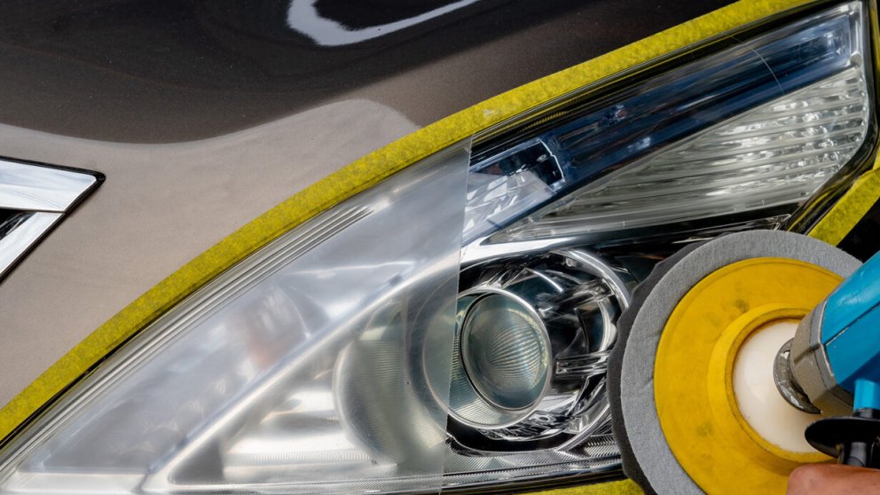 Hogyan előzzük meg a fényszóró elsárgulását?